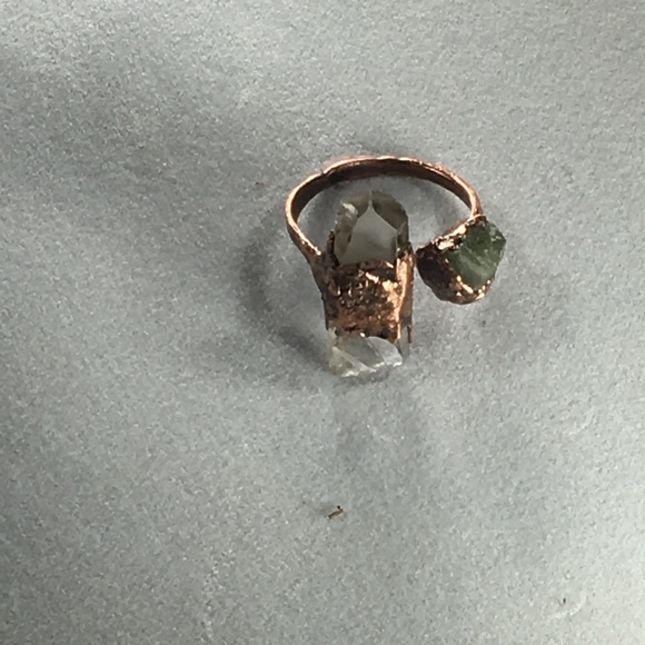 Clear quartz & peridot copper ring - Picture 6 of 8